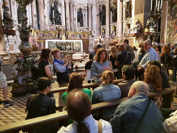 Guide tour in Naples downtown with an art expert - San Gregorio Armeno Nativity Street: Craft, Story, and Local Pride