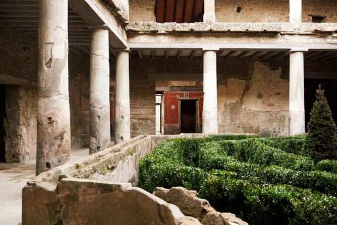 Guided tour of Pompeii with a local guide - Why a Guide Changes Pompeii (Even if You’ve Read About It)