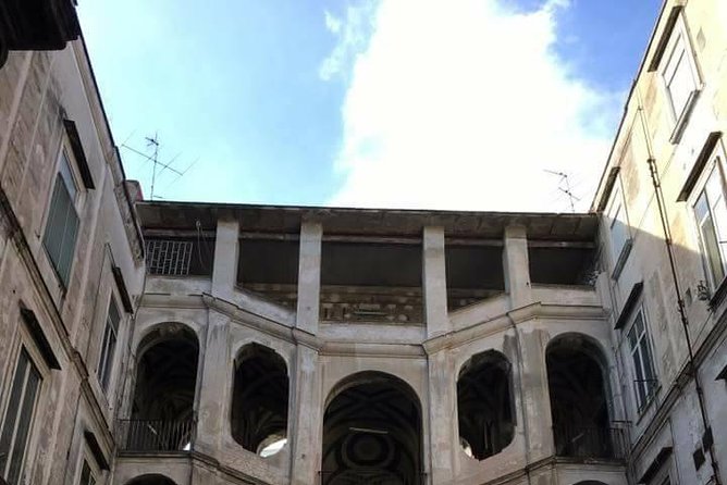 Guided tour of the Sanità District with an art expert - Totò’s birthplace: a quick outside look that lands emotionally