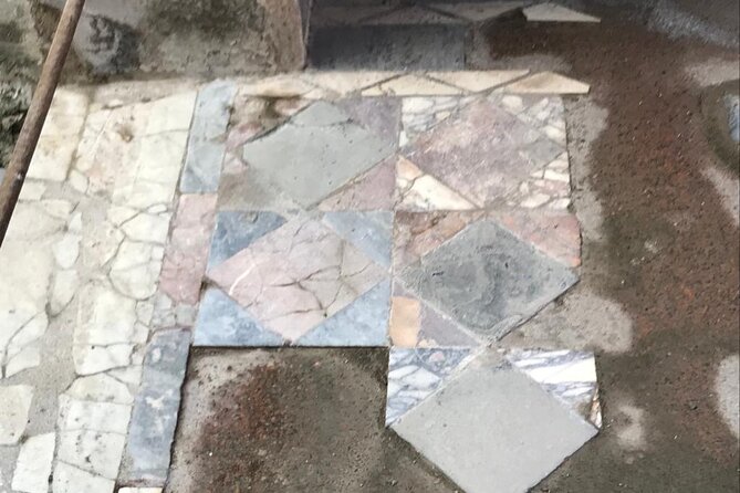 Herculaneum - Private Tour (skip-the-line admission included) - Small-group calm: how guides make a difference