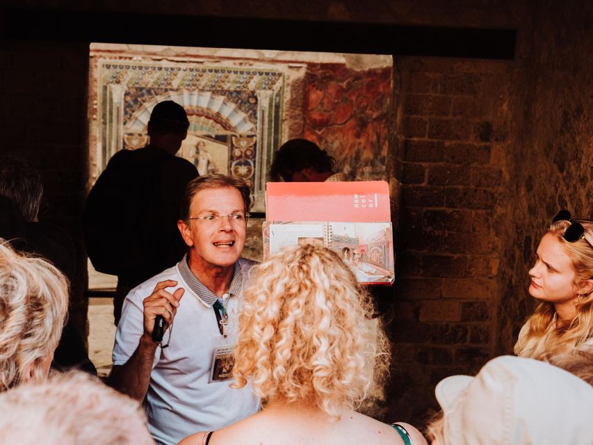 Herculaneum: Private Walking Tour with Archeologist Guide - Casa del Salone Nero: Roman rooms that make you slow down