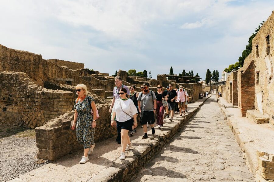 Herculaneum: Skip-the-Line Guided Tour with Archaeologist - Herculaneum’s compact ruins hit differently than Pompeii