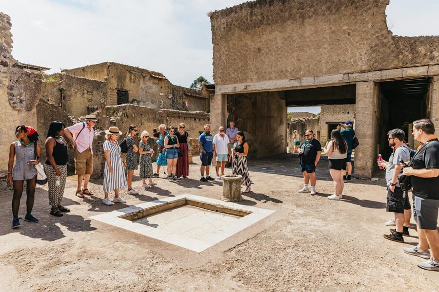 Herculaneum: Skip-the-Line Guided Tour with Archaeologist - Gymnasium moments: what survives and what can guide your imagination