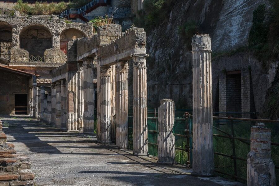 Herculaneum: Skip-the-Line Guided Tour with Archaeologist - Artifacts and “time capsules”: ceramics, paint, and mosaics