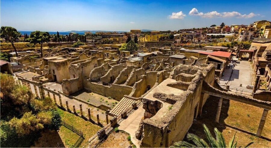 Herculaneum with an Archaelogical Guide & Ticket - A Fast Half-Day to a Lava-Preserved Roman Town