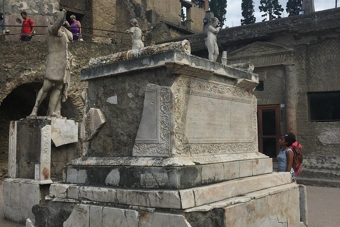 Herculaneum with an archaeologist, The original !!!! - Pompeii vs. Herculaneum: the volcanic difference you’ll feel in the ruins