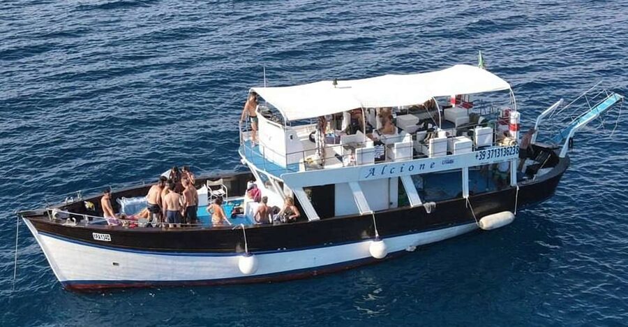 Ischia: Island Boat Tour with Neapolitan Lunch & Snorkeling - Why This Ischia Boat Day Feels Different From Standard Tours