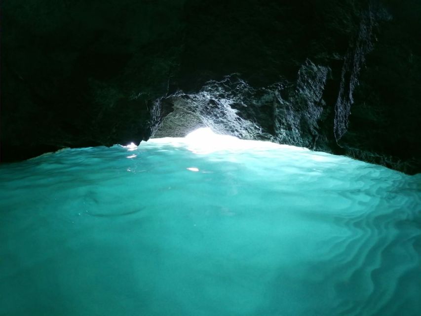 Ischia: Island Boat Tour with Neapolitan Lunch & Snorkeling - Food and Drinks: Why the Meal Is a Big Part of the Price