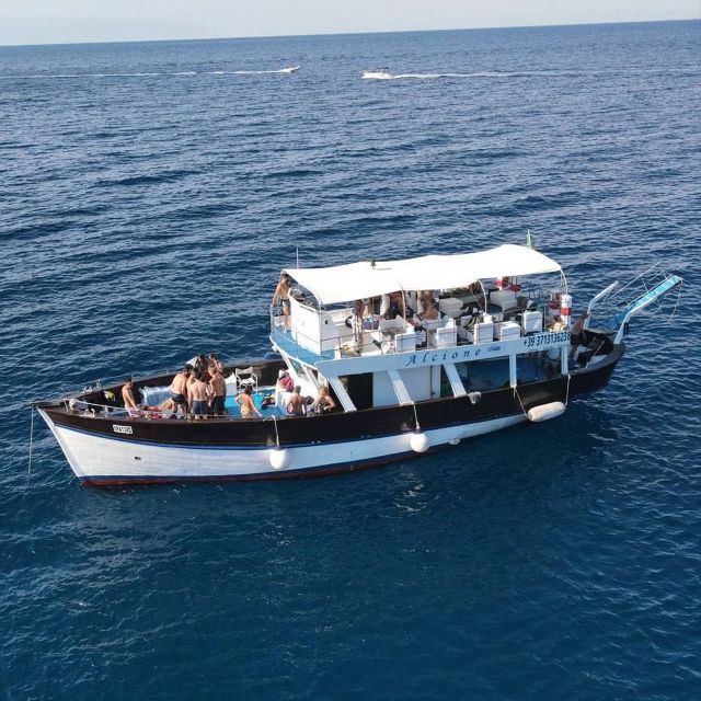 Ischia: Island Boat Tour with Neapolitan Lunch & Snorkeling - Meeting at Bar La Lucciola and the First Steps Aboard