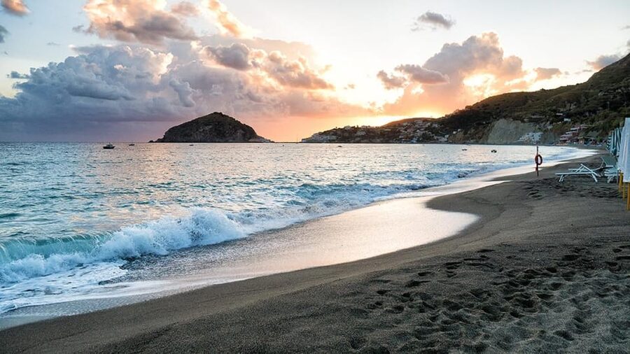 Ischia: Sant'Angelo e Maronti with Transfers from Naples - Should you book it?