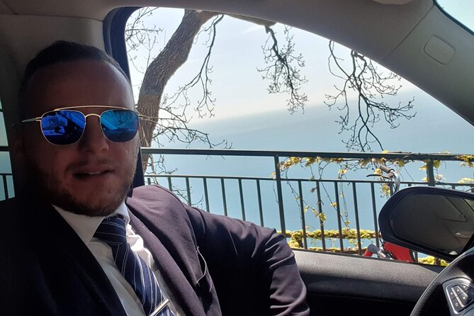 Luxury transfer from NAPOLI TO SORRENTO - The ride experience: AC comfort, Wi‑Fi, and water