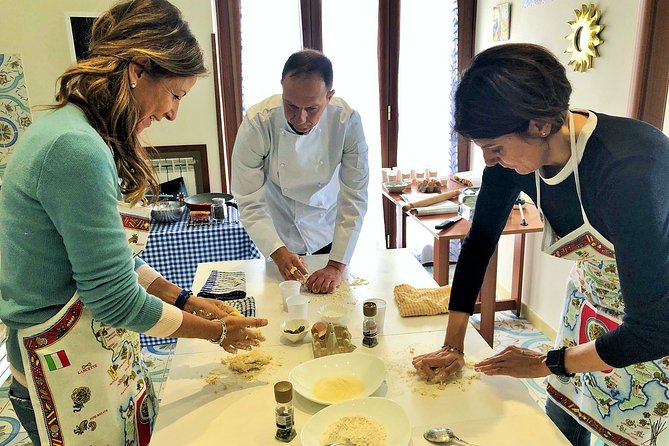 Make Neapolitan Pizza With A View Of Naples - Pizza Skills That Actually Feel Neapolitan
