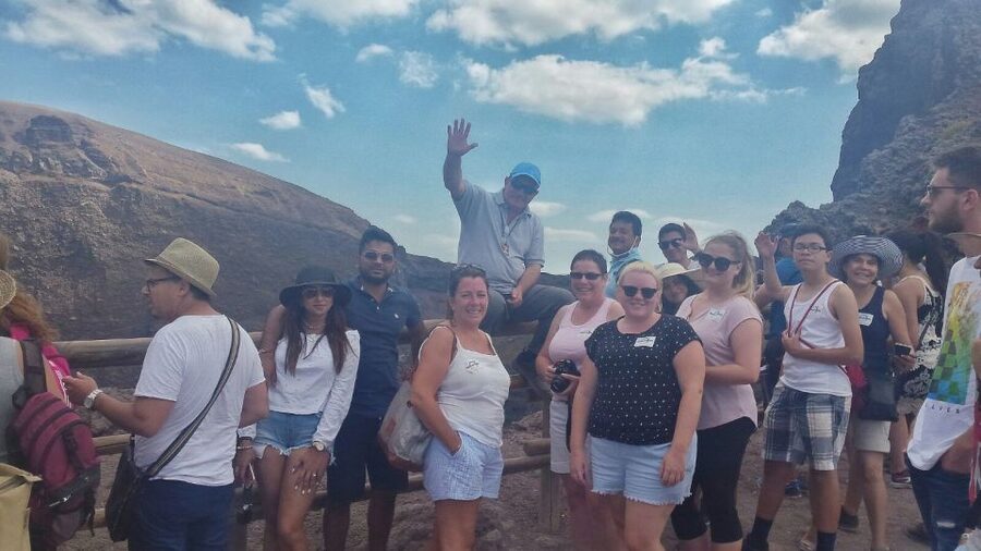 Mount Vesuvius 4-Hour Volcano Tour with Wine Tasting - Light lunch and wine tasting: good fuel, with one caveat