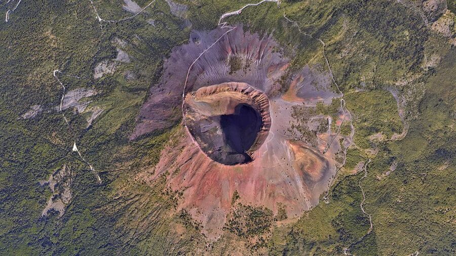 Mount Vesuvius: Skip-the-Line Ticket and Smart Digital Guide - Crater area: where the views pay off