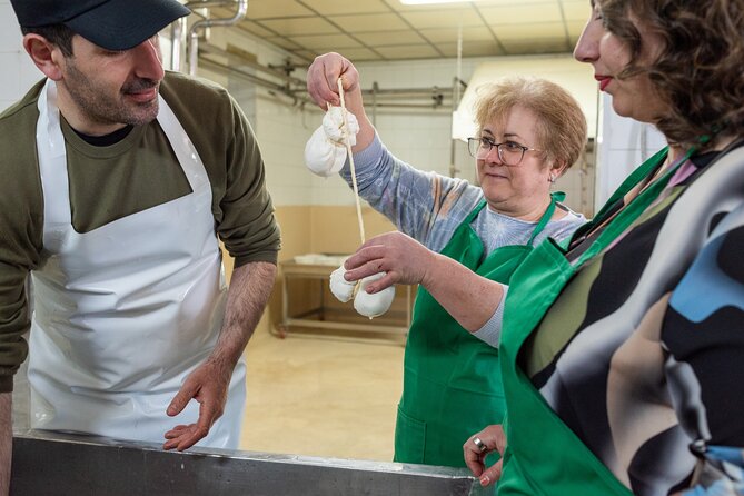 Mozzarella Experience and tasting in Naples - Garden time and a Naples local spotlight