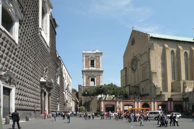 Naples - 4 hours in the streets of the city - Meeting at Piazza del Gesù Nuovo and How Pickup Works