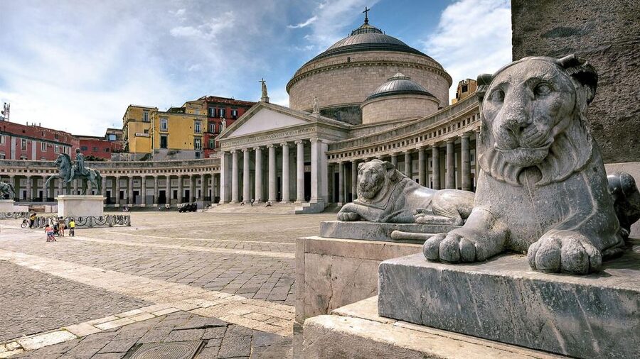 Naples Audioguide - TravelMate app for your smartphone - Piazza Plebiscito and Naples street life on Via Toledo