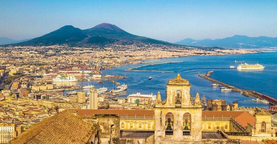 Naples Audioguide - TravelMate app for your smartphone - Naples Introduction: get your bearings fast