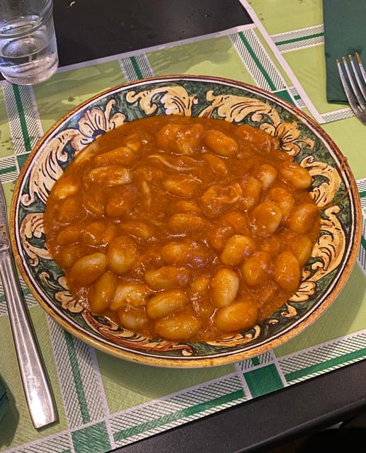 Naples: Authentic Family Home Lunch with Music Show & Spanish Quarters Tour - Spanish Quarters and Toledo: where the day starts
