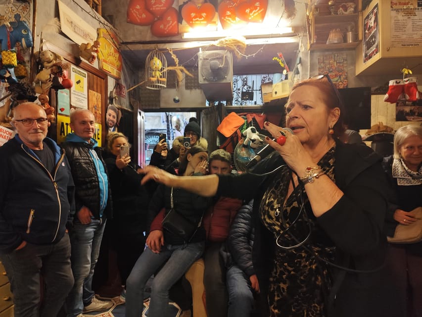 Naples: Authentic Family Home Lunch with Music Show & Spanish Quarters Tour - Murales Maradona: the 20-minute scene reset