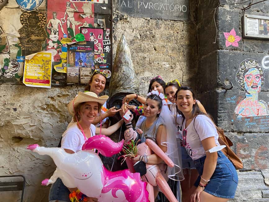 Naples: Bachelorette Party with Insolitaguida - Via dei Tribunali: the photo stop with a mischievous touch