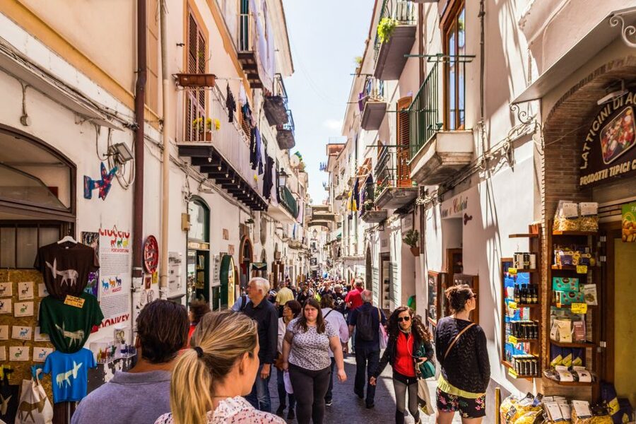 Naples: Boat Tour to Positano, Amalfi and Ravello - Comfort and crowd reality on the boat