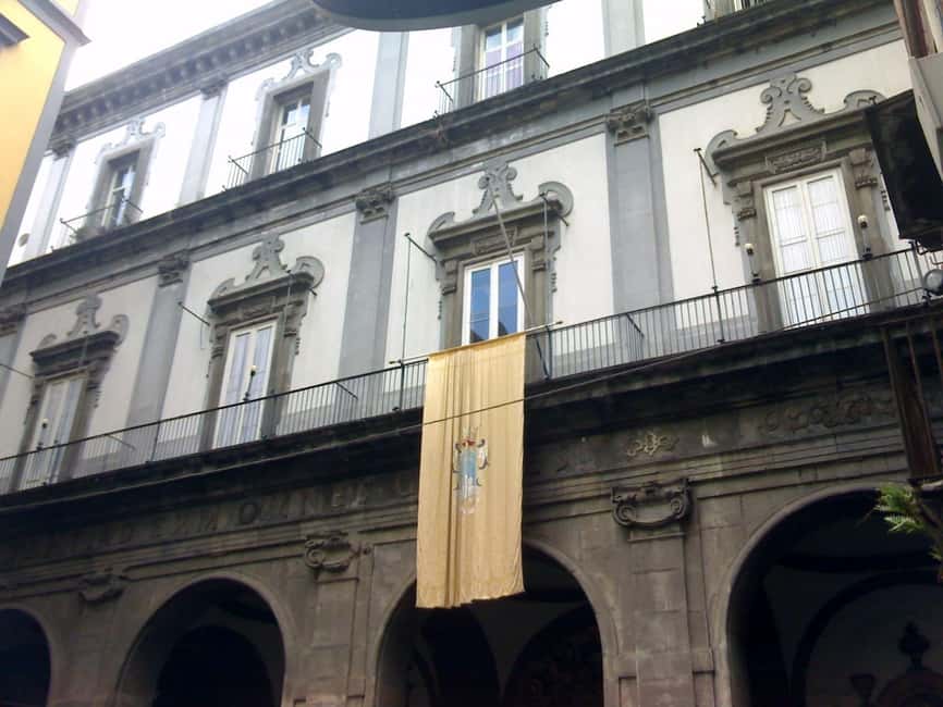 Naples: Caravaggio Masterpiece at Pio Monte Guided Tour - Entering Pio Monte: fast start, strong payoff