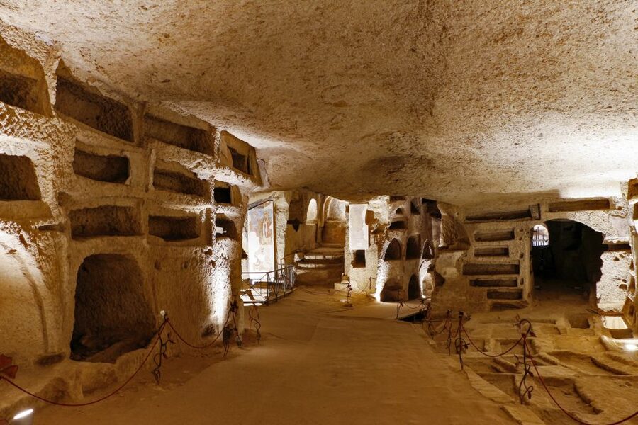 Naples: Catacombs of San Gennaro Entry Ticket & Guided Tour - Why this catacomb tour feels different from a typical “underground site”
