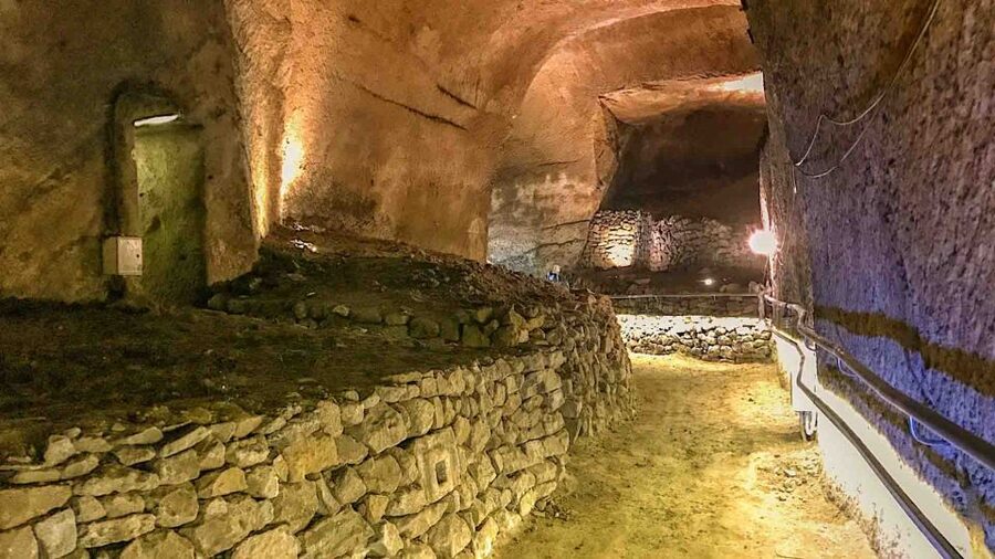 Naples: City and Lapis Museum Tour with an Archaeologist - Streets, basilicas, and the Church of Purgatory’s vibe