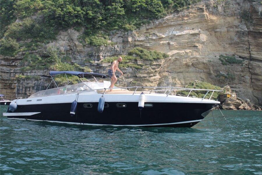 Naples: City Boat Tour with Aperitif - The aperitif part: Prosecco, local wine, and bruschetta cooked fast