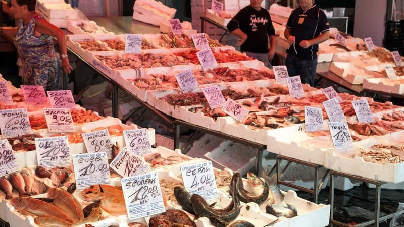 Naples: City Highlights and Hidden Gems Private Walking Tour - Neapolitan Street Food Moments: Pizza, Sfogliatella, and Espresso (Without the Hard Sell)