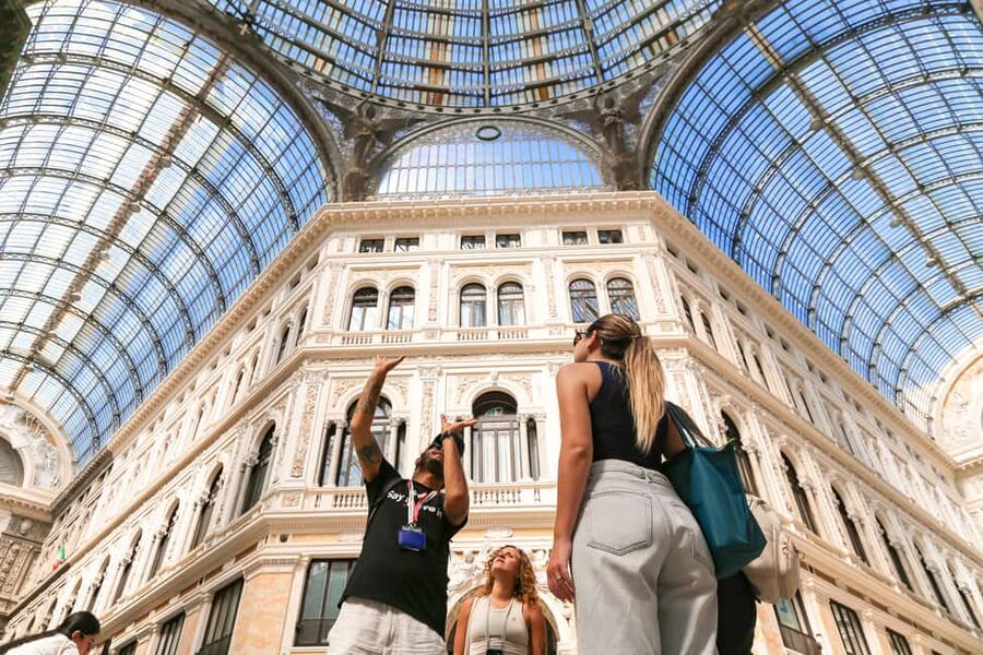 Naples: Culture & Street Food with a Local Guide - Via dei Tribunali and the first big food win: Tarallo Napoletano