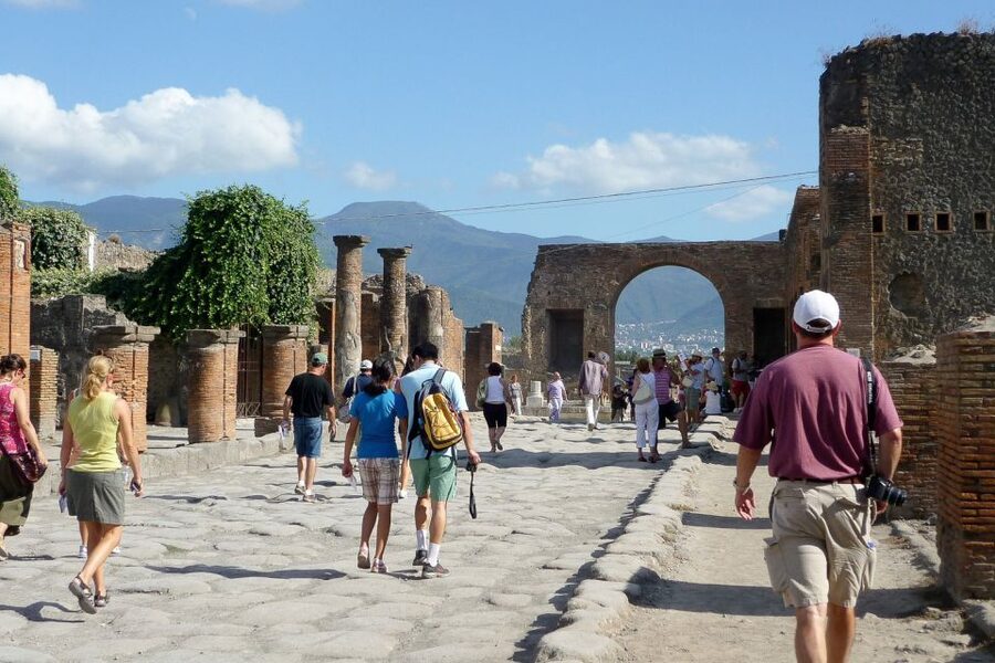 Naples: Day Trip to Pompeii and Capri - How Capri runs smoothly: hydrofoil timing, funicular, and Piazzetta