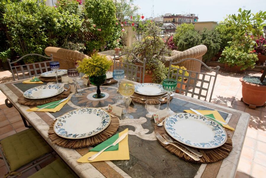 Naples: Dining Experience at a Local's Home - Timing and meeting your host in a private home