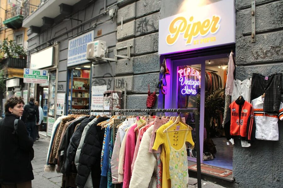 Naples: Family Mythology Treasure Hunt w/ Food Stop - Who should book this hunt?