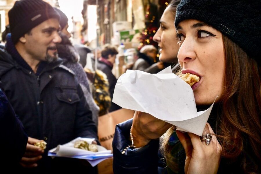 Naples: Food Tour with 8+ Tastings of Pizza, Wine & More - Aperitivo and Fried Neapolitan Bites on Via Dei Tribunali