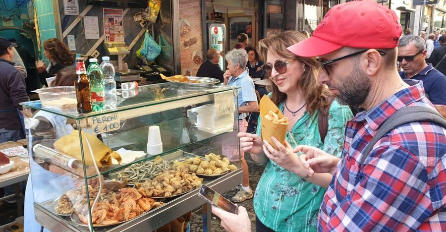 Naples: Food Tour with Davide - Meeting Piazza Dante and why this start matters