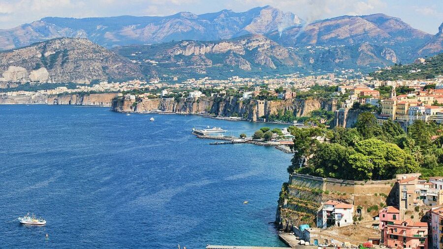 Naples: Full-Day City Tour with Pompeii and Sorrento - Lunch Break: Pizza, a Drink, and Time to Reset