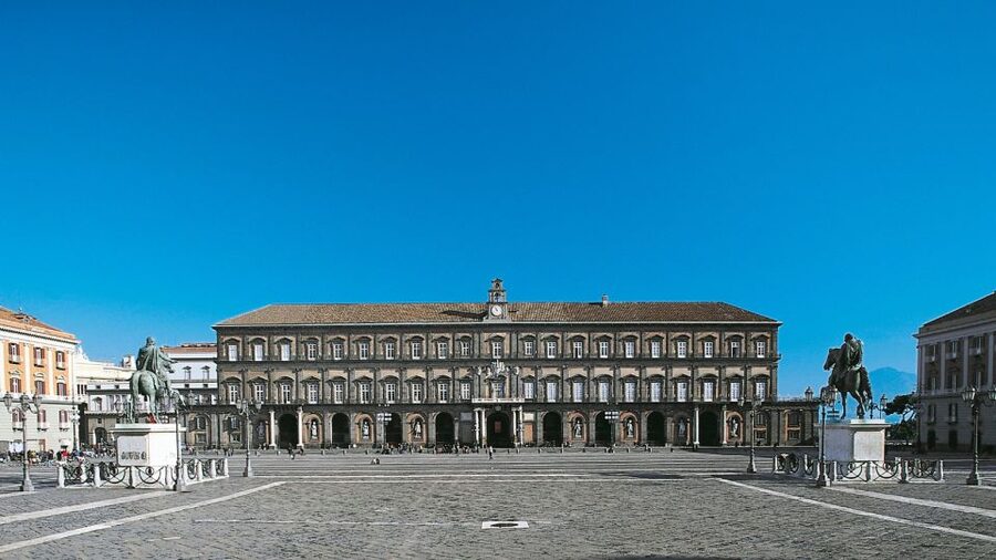 Naples: Historic Center Guided Tour with Underground Ruins - Spaccanapoli and the churches: the historic center as a working map