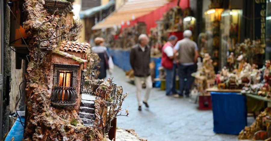 Naples: Historic Center Guided Tour with Underground Ruins - From Piazza del Municipio to Via Toledo: the best opening stretch