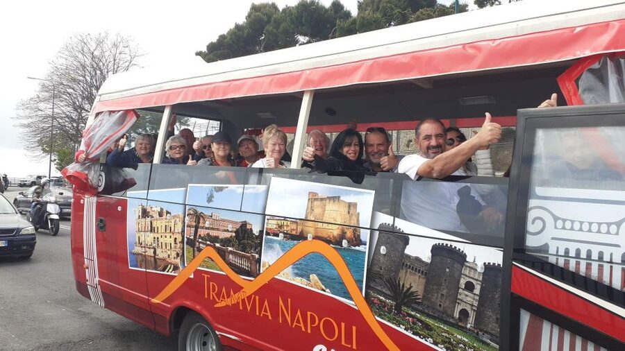 Naples: Hop-On-Hop-Off Bus Tour of Naples - Getting On at Molo Angioino: your 5-minute timing rule