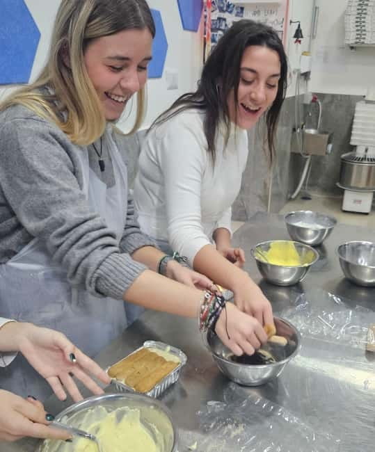 Naples: Neapolitan Pizza and Tiramisu Cooking Class - Baking in a traditional oven: learn the rhythm