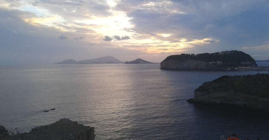 Naples: Panoramic E-Bike Tour - From Spaccanapoli to Castel Nuovo: getting your bearings fast