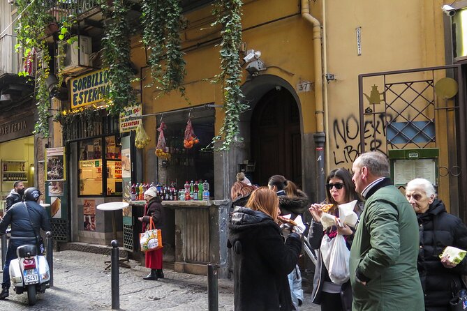 Naples: Pizza and Beyond Food Tour by Do Eat Better - Stop 2 at Piazza San Domenico Maggiore: margherita and marinara, two iconic lessons