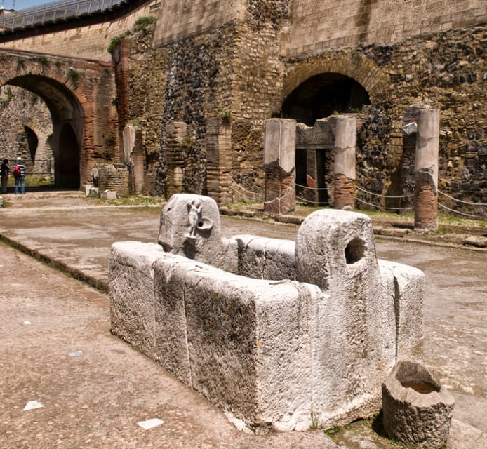 Naples: Pompeii and Herculaneum Private Walking Tour - How the 5.5-hour flow keeps you from burning the day