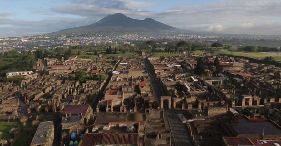 Naples: Pompeii and Herculaneum Tour with Tickets and Lunch - Getting into Pompeii faster: skip-the-line plus a guide-led game plan