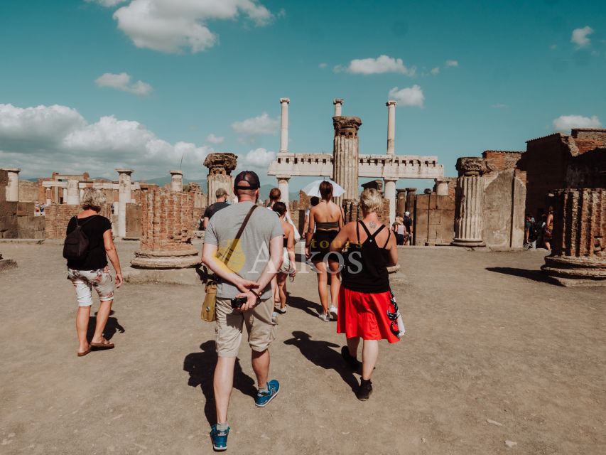 Naples: Pompeii and Mount Vesuvius Entry Tickets and Tour - Pompeii in 2 hours with an archaeologist guide: what you’ll actually notice