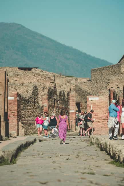 Naples:Pompeii SkiptheLine Ticket audioguide Round-Trip Bus - Key Points at a Glance