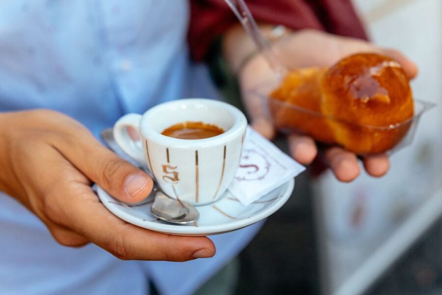 Naples: Private Food Tour – 10 Tastings with Locals - Piazza del Gesù: learning the city while you start snacking