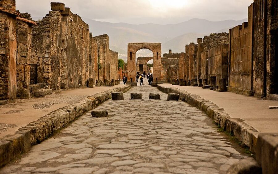 Naples: Private Transfer to Sorrento & Pompeii Guided Tour - Timing, waiting rules, and how rain changes the day